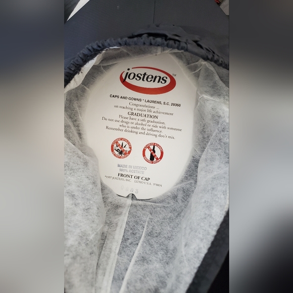 Jostens Cap & Gown 🎓✏️ - Picture 4 of 8
